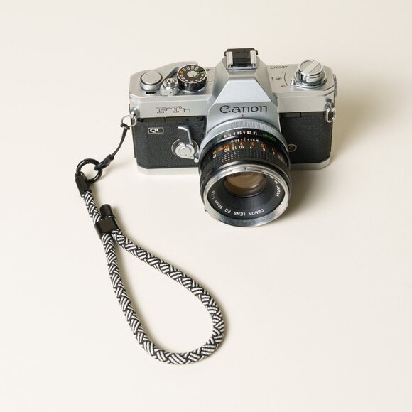 Camera Wrist Strap WHITE/BLACK Y-Pattern Adjustable – Quick Release Mount - Picture 5 of 8